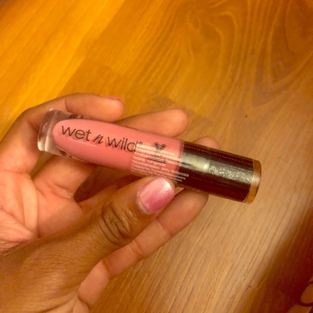Wet N Wild . Liquid Cat suite matte lipstick